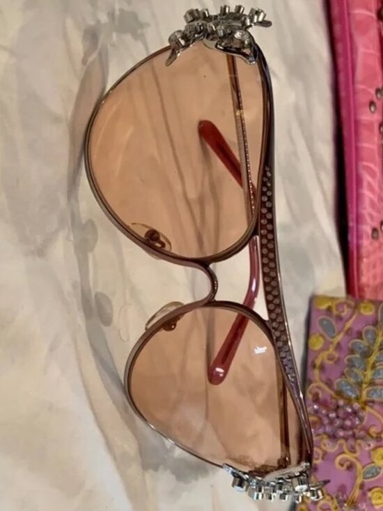 ?Valentino Sunglasses that Paris Hilton wore in \